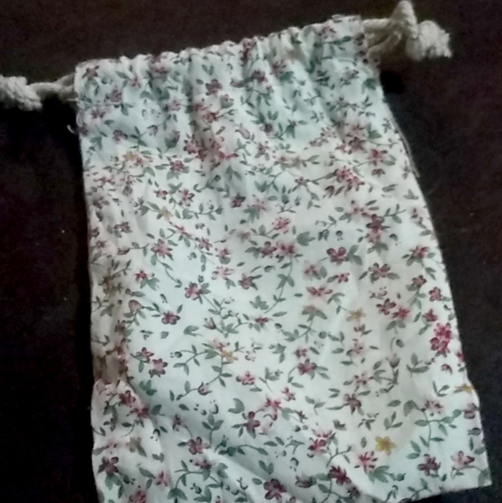 Small Vintage Linen Cream Tone Floral Print Drawstring Change Pouch - Picture 3 of 3